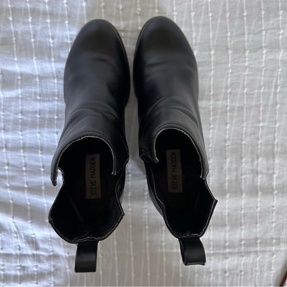 Steve Madden Black Ankle Boot, 3.25” block heel bootie, Slit size, 7 women - Picture 7 of 11